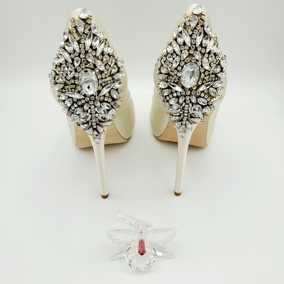 Badgley Mischka Kiara Ivory heels NWOB - Picture 2 of 6